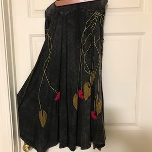 Grey skirt with patch’s, knit flowers